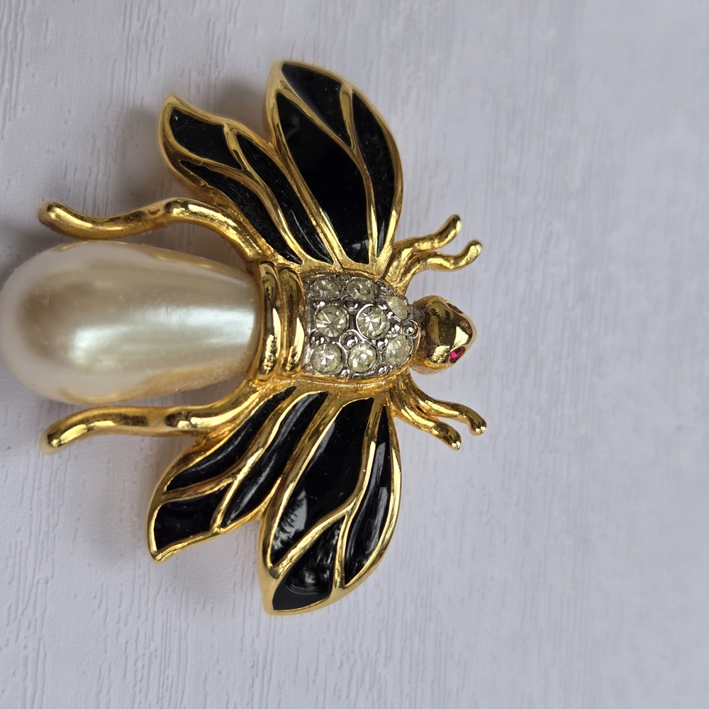 Fireflies Gold and Black Brooch with Pearl Accent